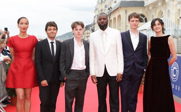 Carmen Chaplin, Clara Ysé, Guilhem Caillard, Abd al Malik, Oscar Lesage, Felix Lefebvre et Nine d'Urso - Cérémonie de clôture de la 39ème édition du festival du film romantique de Cabourg le 14 juin 2025. © Guirec Coadic / Bestimage