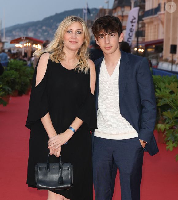 Un show qui s'est déroulé le 13 décembre dernier comme l'ont rapporté nos confrères du "Parisien" !

Amanda Sthers et Léon Hesby sur le tapis rouge du prix du court métrage lors du 37ème festival du film de Cabourg (37ème journées romantiques du 14 au 18 juin 2023), à Cabourg, France, le 16 juin 2023. © Coadic Guirec/Bestimage