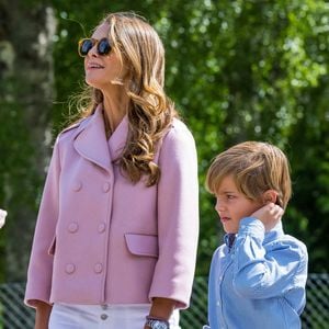 La princesse Madeleine de Suède inaugure en famille le parc d'aventures à Docksta, avec son mari, Christopher O’Neill (Chris O’Neill) et leur fils, le prince Nicolas de Suède le 21 juin 2022. © Dana Press / Bestimage