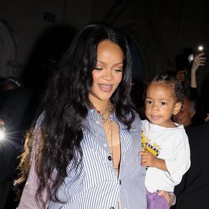 Ce fut encore le cas le 27 juin 2025 lorsque la chanteuse a assisté au défilé AWGE de son compagnon ASAP Rocky. 

Rihanna au défilé AWGE "Collection Homme Prêt-à-Porter Printemps/Eté 2026" lors de la Fashion Week de Paris (PFW) Backgrid UK/ Bestimage
