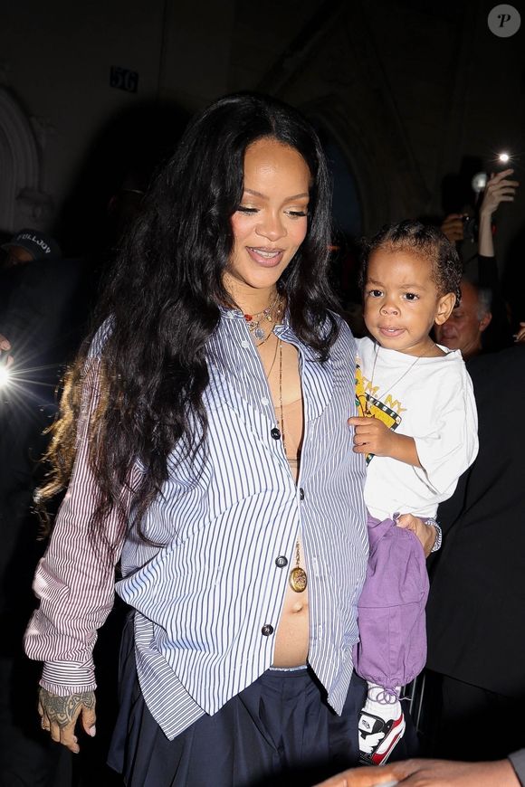 Ce fut encore le cas le 27 juin 2025 lorsque la chanteuse a assisté au défilé AWGE de son compagnon ASAP Rocky. 

Rihanna au défilé AWGE "Collection Homme Prêt-à-Porter Printemps/Eté 2026" lors de la Fashion Week de Paris (PFW) Backgrid UK/ Bestimage
