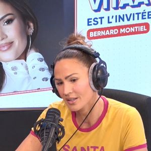 Vitaa face à Bernard Montiel dans l'émission "1 heure avec..." sur RFM qui sera diffusée ce samedi 31 mai 2025. (Capture d'écran)