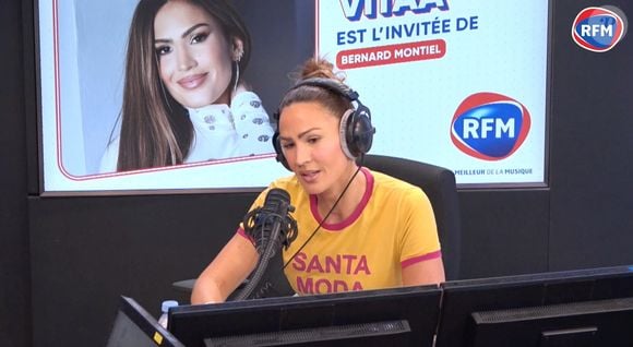 Vitaa face à Bernard Montiel dans l'émission "1 heure avec..." sur RFM qui sera diffusée ce samedi 31 mai 2025. (Capture d'écran)