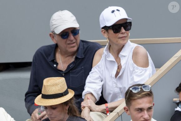 Cristina Cordula et son mari Frédéric Cassin dans les tribunes lors des Internationaux de France de Tennis de Roland Garros 2025 à Paris, le 29 mai 2025.
© Moreau / Jacovides / Bestimage