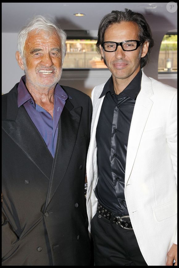 Jean-Paul Belmondo et son fils Paul. Anniversaire de Johnny Hallyday, en 2010, à Paris. ANGELI - RINDOFF PETROFF - GUIZARD / BESTIMAGE