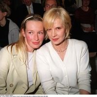 Sylvie Vartan main dans la main avec Estelle Lefébure : une journée importante réunit la chanteuse et son ex-belle-fille