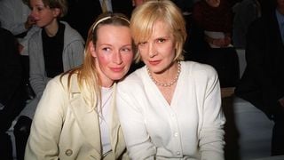 Sylvie Vartan main dans la main avec Estelle Lefébure : une journée importante réunit la chanteuse et son ex-belle-fille