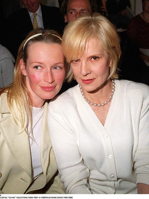 Sylvie Vartan main dans la main avec Estelle Lefébure : une journée importante réunit la chanteuse et son ex-belle-fille