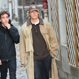 Solal Sarkozy Pierre Sarkozy - Le clan Sarkozy à la sortie du domicile de Nicolas Sarkozy domicile parisien avant son incarcération à la prison de La Santé à Paris, France, le 21 octobre 2025 © Bestimage