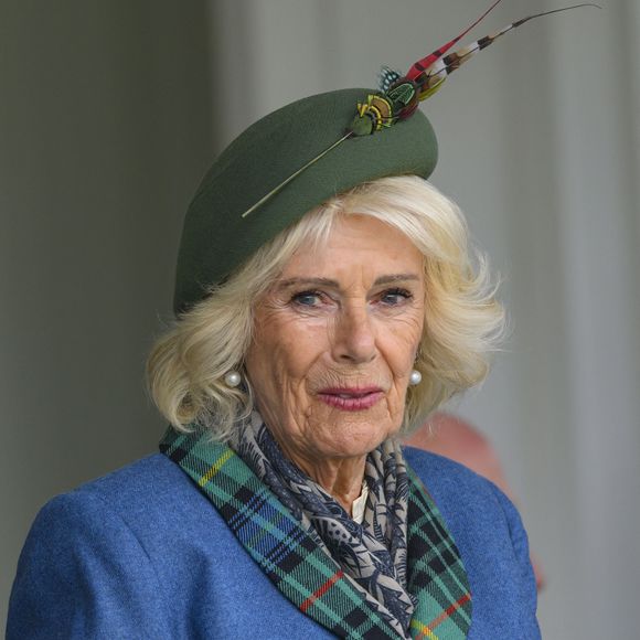 Le roi Charles III d'Angleterre et Camilla Parker Bowles, reine consort d'Angleterre, lors des jeux des Highlands du Braemar Gathering au parc commémoratif de la princesse royale et du duc de Fife de Braemar, en Ecosse, Royaume Uni, le 6 septembre 2025. © Cover Images via ZUMA Press / Bestimage/Bestimage