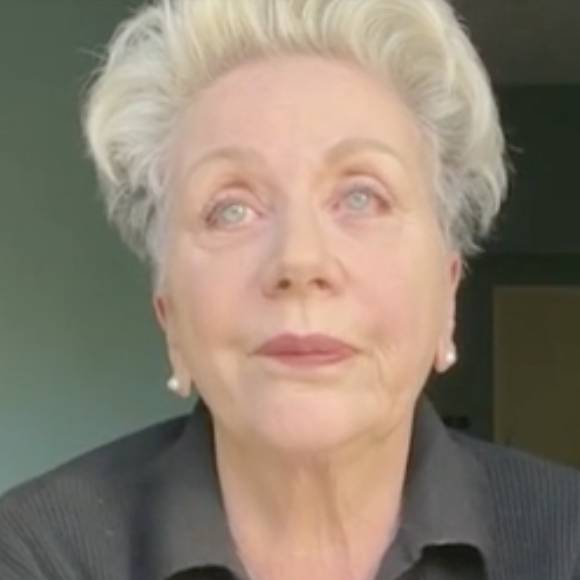 Françoise Laborde est apparue au JT de TF1 pour saluer la mémoire de sa soeur Catherine.

Hommage à Catherine Laborde dans le 13h de TF1 présenté par Marie-Sophie Lacarrau.