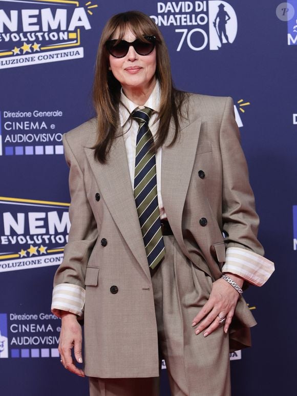 Monica Bellucci était également présente, très stylée avec des lunettes de soleil et un costume gris

Monica Bellucci - Les célébrités à la cérémonie David di Donatello Awards à Rome, le 7 mai 2025. Zuma Press / Bestimage