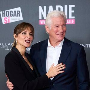 Tous deux filent le parfait amour,

Richard Gere, Alejandra Gere assistent à la première de 'Lo que nadie quiere ver (Ce que personne ne veut voir)' au cinéma Callao le 24 novembre 2025 à Madrid, Espagne. (Credit Image : © Jack Abuin/ZUMA Press Wire)