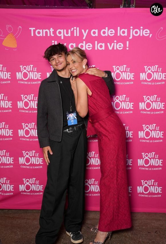 Après une demande en mariage surprise, le couple a organisé une cérémonie entouré de ses quatre enfants et de ses proches.

Elodie Gossuin et son fils Jules Lacherie - Gala « Tous les talents chantent contre le cancer » aux Folies Bergères à Paris le 8 juin 2026. 

© Anne-Sophie Guebey / Bestimage