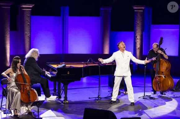 L'homme a quitté soudainement la scène.

Julie Sévilla-Fraysse, Yvan Cassar et Roberto Alagna lors du spectacle "Air d'opéra et mélodies italiennes" à l'occasion des Nuits Classiques du festival de Ramatuelle. le 31 juillet 2024
© Cyril Bruneau / Festival de Ramatuelle / Bestimage