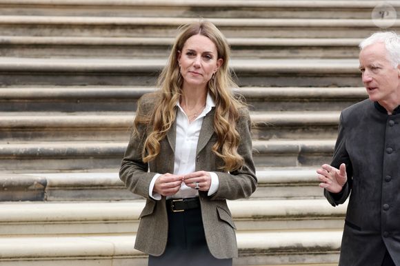 Catherine (Kate) Middleton, arborant des cheveux blonds, visitent les jardins, récemment transformés, du musée d'histoire naturelle à Londres, le 4 septembre 2025. (GOFF  / BESTIMAGE).