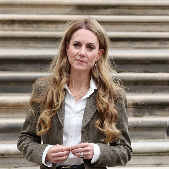 Catherine (Kate) Middleton, arborant des cheveux blonds, visitent les jardins, récemment transformés, du musée d'histoire naturelle à Londres, le 4 septembre 2025. (GOFF  / BESTIMAGE).