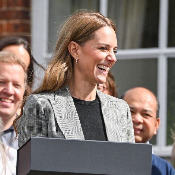 La Princesse de Galles, Kate Middleton, en visite à Marina Mill à Cuxton dans le Kent, une entreprise familiale britannique spécialisée dans la conception à la main et la sérigraphie de tissus d'ameublement, septembre 2025 @Backgrid UK/ Bestimage