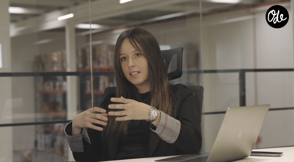 "C'est une opportunité énorme", conclut-elle.

Yaiza Canosa, entrepreneuse espagnole, sur Youtube