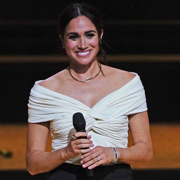 La duchesse de Sussex s'exprime sur scène lors de la cérémonie d'ouverture des Invictus Games au Zuiderpark de La Haye, Pays-Bas, samedi 16 avril 2022. © Aaron Chown/PA Wire/ABACAPRESS.COM