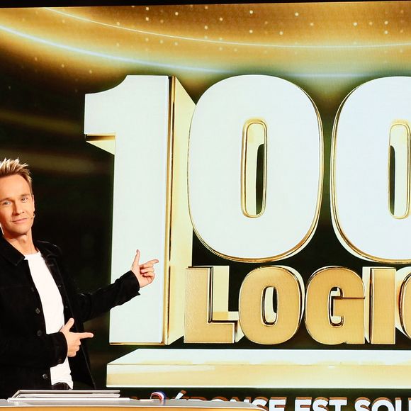L'animateur est à la tête du jeu 100% Logique dont les audiences talonnent même celles du premier Prime de la Star Academy...

Cyril Féraud lors de l'enregistrement de l'émission "100% logique" au studio du Lendit à Saint-Denis, France, le 12 mars 2025. Crédit Christophe Clovis/Bestimage