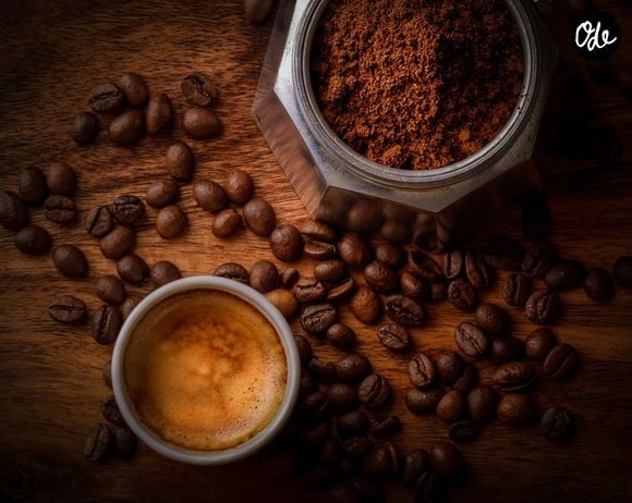 Ces résultats restent préliminaires et ne prouvent pas que le café améliore systématiquement la santé mentale.

Photo prise par Janko Ferlic / Unsplash