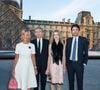 Ce génie de l'entreprenariat est désormais à la cinquième place des personnalités les plus riches du monde.
Bernard Arnault et sa femme Hélène Arnault, Antoine Arnault et sa compagne Natalia Vodianova - Photocall - Cocktail du dîner de présentation de la nouvelle collection Vuitton "Masters, Les Grands Maîtres" en collaboration avec Jeff Koons au Louvre à Paris, le 11 avril 2017. © Olivier Borde/Bestimage