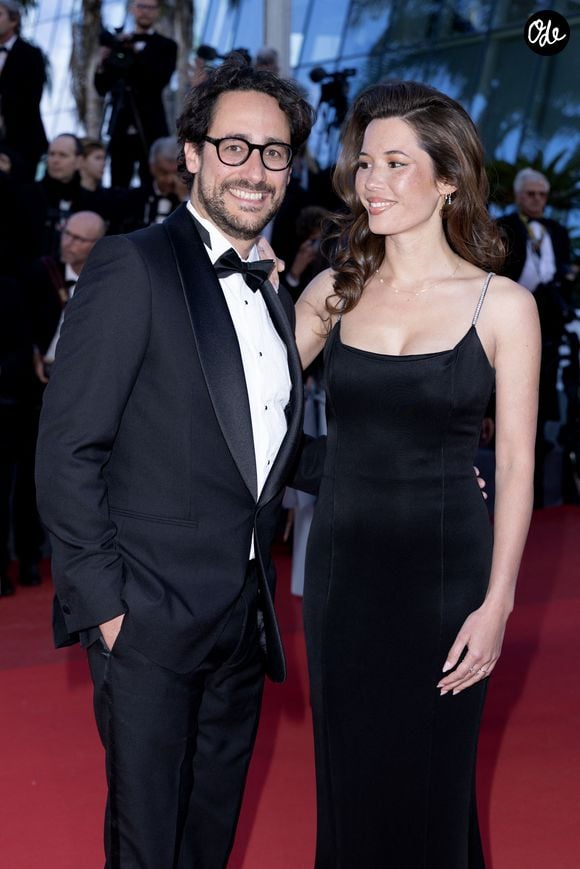 Fous amoureux, Émilie Broussouloux et son mari Thomas Hollande (qu'elle a épousé en 2018) sont les heureux parents de trois adorables enfants. Et l'archipel asiatique fait partie intégrante de leur équilibre familial.

Thomas Hollande et sa femme Emilie Broussouloux - Montée des marches du film « Karma » lors du 79ème Festival International du Film de Cannes, le 15 mai 2026. © Olivier Borde / Bestimage