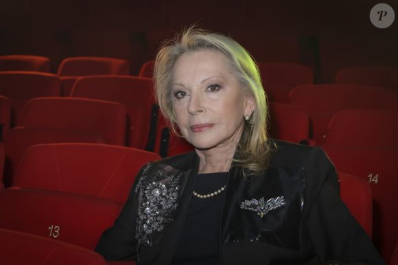 Exclusif - Véronique Sanson - Michel Fugain et Véronique Sanson se décorent mutuellement de l'Ordre des Arts et des Lettre à l'occasion du concert de Michel Fugain et de sa femme Sanda à Bobino, Paris le 27 janvier 2025. © Jack Tribeca / Bestimage