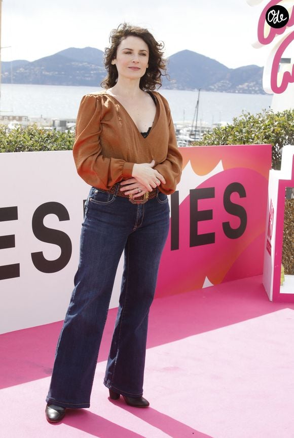 Elsa Lunghini au photocall de la série "Ici tout commence" lors de la 5ème saison du festival International des Séries "Canneseries" à Cannes, France, le 2 avril 2022. © Denis Guignebourg/Bestimage
