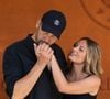 Tous deux étaient dans un look assorti noir. 
Eric Antoine et sa femme Gennifer Demey au village lors des Internationaux de France de Tennis de Roland Garros 2026. Paris, le 1er juin 2026. © Jacovides / Moreau / Bestimage