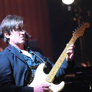 Jacques Dutronc et Thomas Dutronc en showcase de leur tournée "Dutronc & Dutronc" au Centre Evénementiel de Courbevoie le 11 avril 2022. © Coadic Guirec/Bestimage