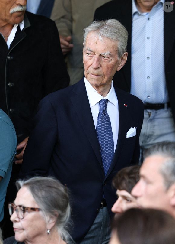 Jean-Claude Narcy et sa compagne Alice Bertheaume lors de la cérémonie d'enterrement de Daniel Bilalian à l'église Saint-Pierre de Neuilly-sur-Seine, près de Paris, France, le 22 mai 2025. Photo par Raphael Lafargue/ABACAPRESS.COM