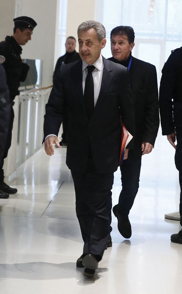 Ce vendredi 7 février 2025, Nicolas Sarkozy s'est fait poser, à son domicile et dans l'après-midi, le bracelet électronique auquel il a été condamné dans l'affaire dite des écoutes. 

Nicolas Sarkozy - Arrivées au procès du financement libyen de Sarkozy le 6 février 2025.

© Christophe Clovis / Bestimage