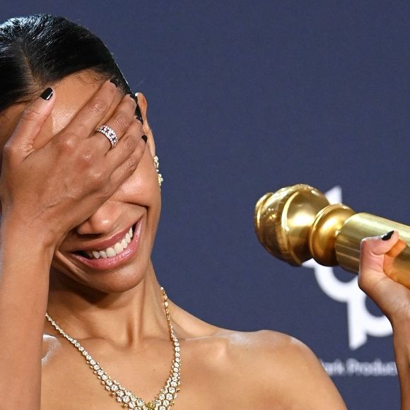 L’actrice Zoe Saldana a remporté le trophée du meilleur second rôle - Beverly Hills, CA  - 82nd Annual Golden Globe Awards