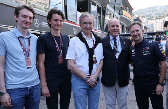 Bernard Arnault et ses fils Frédéric et Jean, le prince Albert II de Monaco, Christian Horner - Les célébrités et pilotes dans les stands la veille du Grand Prix de Formule 1 (F1) de Monaco le 24 mai 2025.
© Claudia Albuquerque / Bestimage