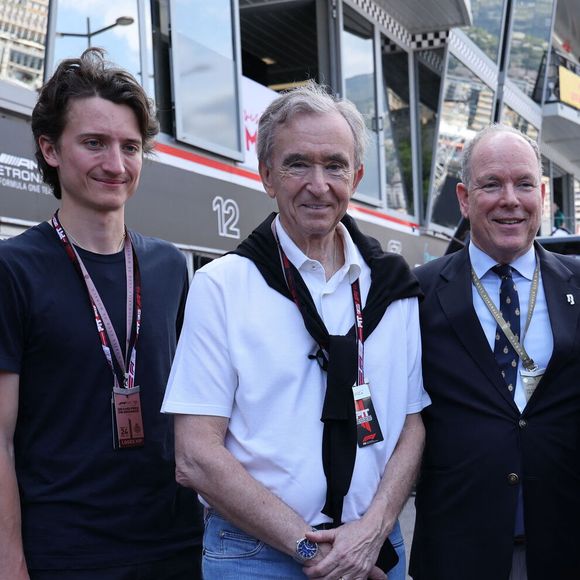 Bernard Arnault et ses fils Frédéric et Jean, le prince Albert II de Monaco, Christian Horner - Les célébrités et pilotes dans les stands la veille du Grand Prix de Formule 1 (F1) de Monaco le 24 mai 2025.
© Claudia Albuquerque / Bestimage