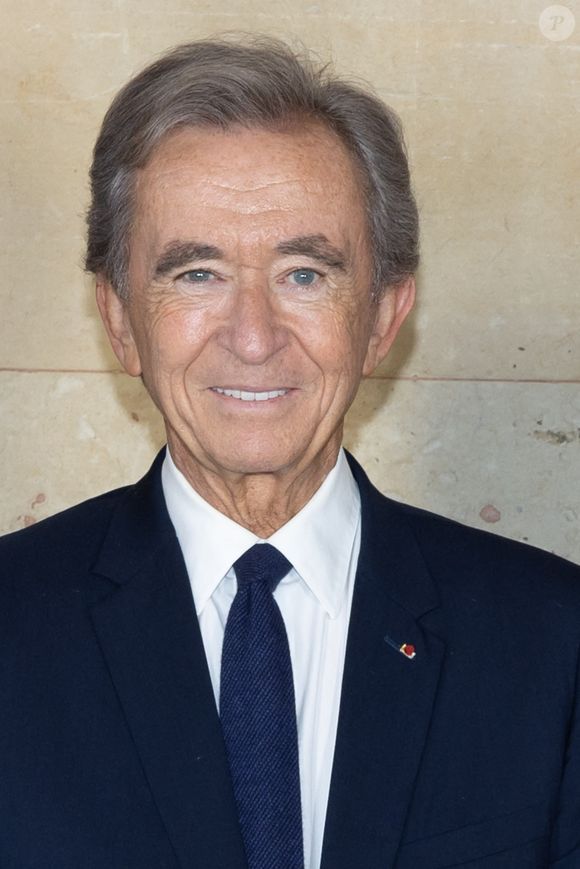 Hors de Paris, Bernard Arnault et LVMH ont développé un patrimoine impressionnant sur la Côte d’Azur, avec villas à Saint-Tropez, hôtels à Èze et Cannes, ainsi que des domaines viticoles dans le Var. 


Bernard Arnault - Greeting du défilé Louis Vuitton Collection Femme Prêt-à-porter Printemps/Eté 2023 lors de la Fashion Week de Paris (PFW), France, le 4 octobre 2022. © Olivier Borde/Bertrand Rindoff Petroff/Bestimage