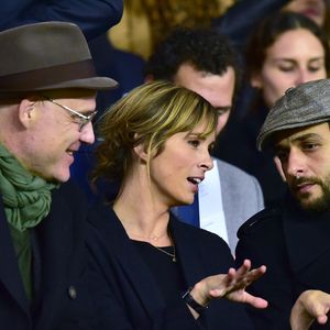 Isabelle Ithurburu et son compagnon Maxim Nucci - People dans les tribunes du Parc des Princes lors du Match PSG contre Nice le 27 octobre 2017.
© Giancarlo Gorassini/Bestimage
