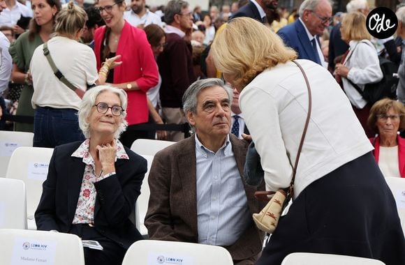 François Fillon et sa femme Pénélope Fillon, Valérie Pécresse - Les célébrités lors de la grande messe du pape Leon XIV sur la place de la Concorde à Paris, le 26 septembre 2026. Entre l’avenue des Champs-Elysées et la place de la Concorde, 700.000 fidèles et curieux, venus des quatre coins du globe, se sont rassemblés pour participer à la messe célébrée par le Saint Père. Le voyage apostolique, du 25 au 28 septembre 2026, se poursuivra à Lourdes et Metz. © Jacovides / Moreau / Bestimage