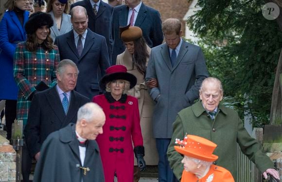 Kate Middleton, enceinte  et le prince William, duc de Cambridge avec le prince Harry et sa fiancée Meghan Markle, Le prince Charles, prince de Galles et Camilla Parker Bowles, La reine Elisabeth II et le prince Philip Duc d'Édimbourg - La famille royale d'Angleterre arrive à l'église St Mary Magdalene pour la messe de Noël à Sandringham le 25 décembre 2017