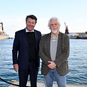 Paul Watson, l'activiste écologique, est en visite à Nice, en compagnie de Christian Estrosi, le maire de Nice, son épouse, Laura Tenoudji et leur fille Bianca, Richard Chemla, adjoint au maire de Nice, délégué à la transition écologique et énergétique, à la santé et au bien-être, et Aurore Asso, conseillère municipale de la ville de Nice subdéléguée à la mer et à l’écologie, après une présentation du futur centre des congrès où se déroulera le 3eme sommets des Océans, une sortie en mer a permis d'aller sur le site d'une zone marine protégée, le 28 février 2025. © Bruno Bebert / Bestimage