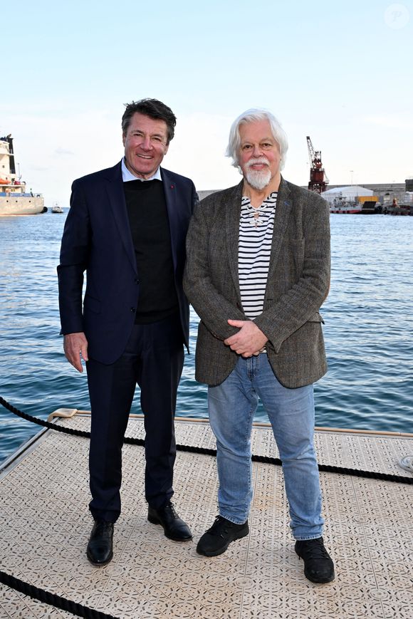 Paul Watson, l'activiste écologique, est en visite à Nice, en compagnie de Christian Estrosi, le maire de Nice, son épouse, Laura Tenoudji et leur fille Bianca, Richard Chemla, adjoint au maire de Nice, délégué à la transition écologique et énergétique, à la santé et au bien-être, et Aurore Asso, conseillère municipale de la ville de Nice subdéléguée à la mer et à l’écologie, après une présentation du futur centre des congrès où se déroulera le 3eme sommets des Océans, une sortie en mer a permis d'aller sur le site d'une zone marine protégée, le 28 février 2025. © Bruno Bebert / Bestimage