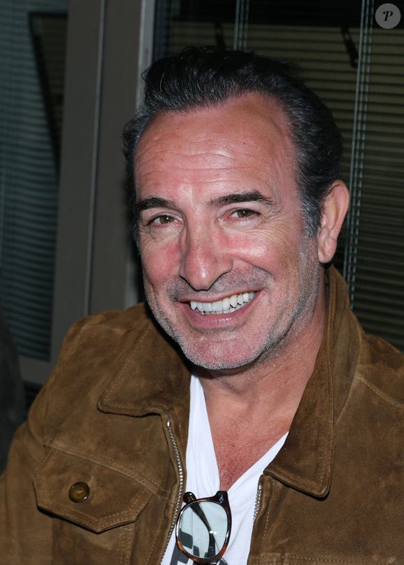 Jean Dujardin - Vernissage de l'exposition photos et du livre "La Boxe fait son cinéma" à l’hôtel Brach à Paris le 23 Septembre 2025. Ces clichés rendent hommage à plus de cinquante acteurs immortalisés dans des scènes où le noble art rencontre le 7ème art. © Denis Guignebourg/Bestimage