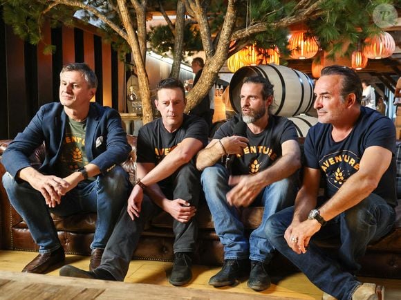 Exclusif - Jean Dujardin et ses trois partenaires, Antoine Gravouil, Olivier Carsoule et Éric Lafon, fondateurs de la distillerie Bordeaux Distilling Co, basée dans le quartier de Bacalan, lancent leur premier whisky, au nom évocateur : Aventure, à Bordeaux, France, le 1er octobre 2025. © Fabien Cottereau/Bestimage