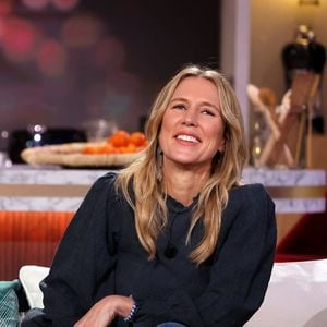 Son fils réclamait un téléphone portable depuis deux ans.

Agathe Lecaron lors de l'enregistrement de la nouvelle émission "Bertrand n'a pas sommeil", présentée par B.Chameroy. Photo par Dominique Jacovides / Bestimage