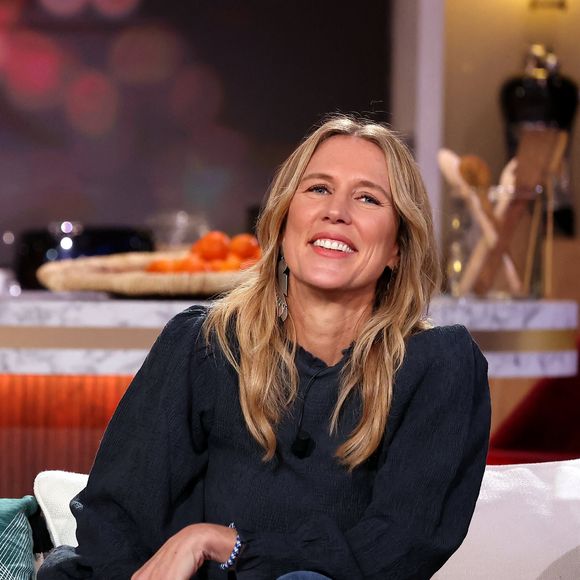 Son fils réclamait un téléphone portable depuis deux ans.

Agathe Lecaron lors de l'enregistrement de la nouvelle émission "Bertrand n'a pas sommeil", présentée par B.Chameroy. Photo par Dominique Jacovides / Bestimage