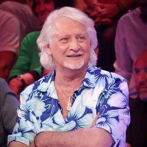 Cette même année, il subit un grave accident de voiture et se retrouve sans véhicule.
Patrick Sebastien - Emission "Tout beau, tout n9uf" présentée par C. Hanouna sur W9 à Paris le 2 septembre 2025. © Jack Tribeca / Bestimage