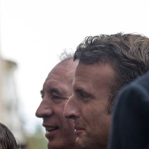 Le président de la République française, Emmanuel Macron, accompagné du maire de Pau, François Bayrou, de Jean-Paul Mattei, député de la 2ème circonscription des Pyrénées-Atlantiques et de Rima Abdul Malak, ministre de la Culture, inaugure le nouveau centre culturel du Foirail à Pau, France, le 30 septembre 2022. © Quentin Top/Pool/Bestimage