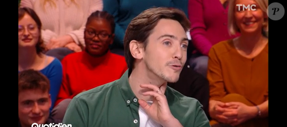 Côté vie personnelle, l'humoriste s'est récemment marié avec Moumoune et il sera prochainement papa pour la première fois

Thomas Marty sur le plateau de "Quotidien" sur TMC le 17 décembre 2024.